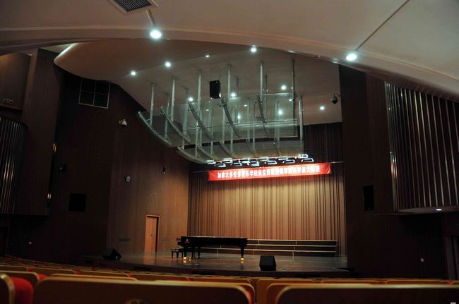 图为音乐厅舞台
